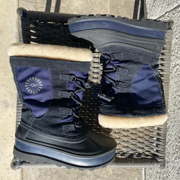 UGG Kids Faux Sherpa Top Insulated Liner Waterproof Winter Snow Boots Size 2 - Picture 6 of 8